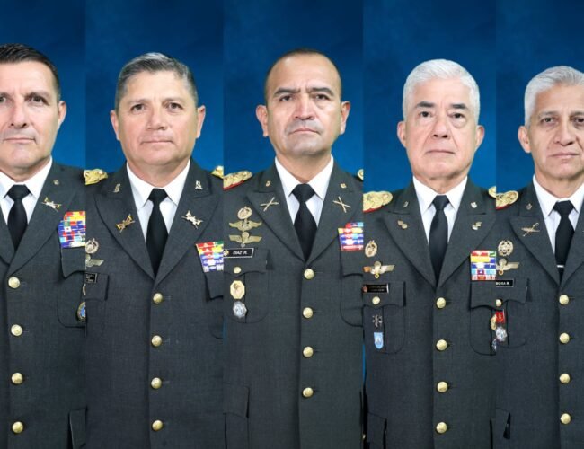 Cinco coroneles serán ascendidos a generales por decreto de Daniel Noboa
