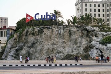 EE. UU. analiza intervención militar contra Cuba con miles de soldados