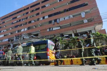 Operativo para rescatar a venezolano atrapado bajo los escombros supera las 48 horas