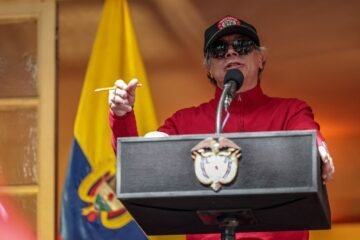 Petro propone que la investidura de De la Espriella como presidente se haga en Miami