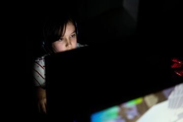 Amigos digitales con IA, la nueva amenaza para la salud mental de los adolescentes