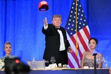 Donald Trump vuelve a la cena de corresponsales tras el atentado y bromea sobre la seguridad