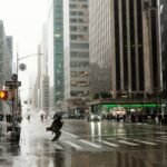 Nueva York se ahoga tras el calor extremo: las inundaciones de 2 pulgadas por hora que colapsan el tráfico de la Gran Manzana este lunes