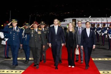 Santiago Peña llegó a Ecuador para cumplir una agenda oficial con Daniel Noboa