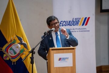 Ecuador se mantiene atento a decisiones de EE. UU. tras imposición de arancel del 10 %