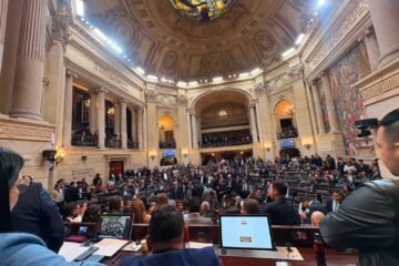 Senado de Colombia vota para evacuar recinto tras sismo, ganó el no