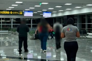 La razón para que 25 migrantes ecuatorianos lleguen a Paraguay tras ser retirados de EE. UU.