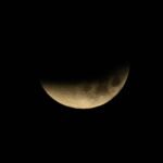 A qué hora es el eclipse parcial lunar de esta noche: horarios por países para ver EN VIVO
