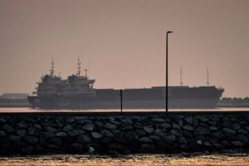 Explosión cerca de un petrolero en el estrecho de Ormuz activa alerta marítima