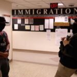 Nueva York prohíbe que la policía local coopere con ICE en casos migratorios civiles