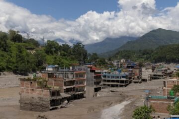 Sube a 469 la cifra de muertos por las inundaciones en Nepal