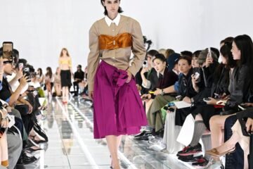 Prada convierte la falda en la protagonista de su nueva colección en Milán