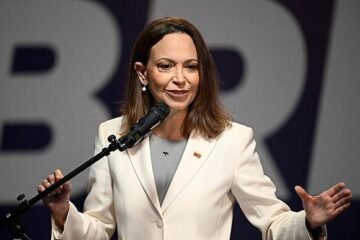 María Corina y EEUU reclaman elecciones en Venezuela en 2027, mientras Delcy acepta ir a las urnas sin fijar fecha